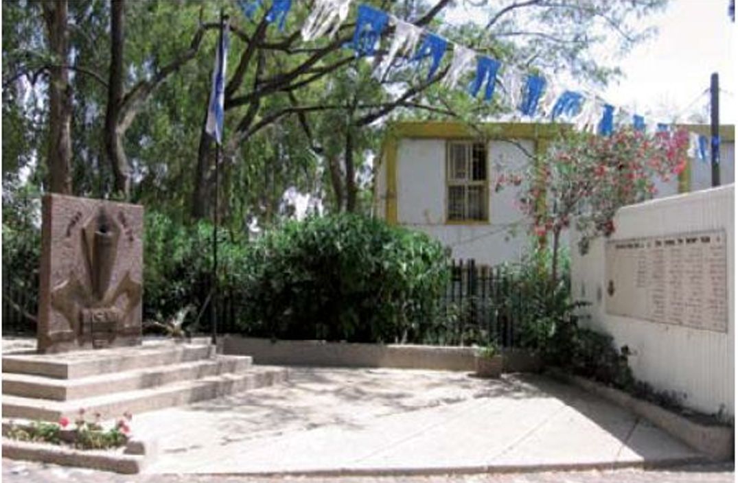6. אנדרטה לזכר חללי מערכות ישראל, בוגרי בית הספר ע